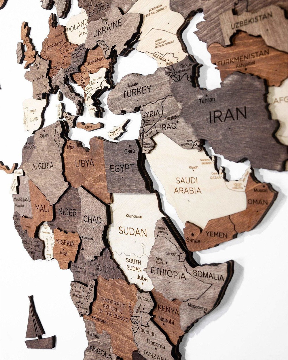 Träkarta 3D på väggkontinenterna
