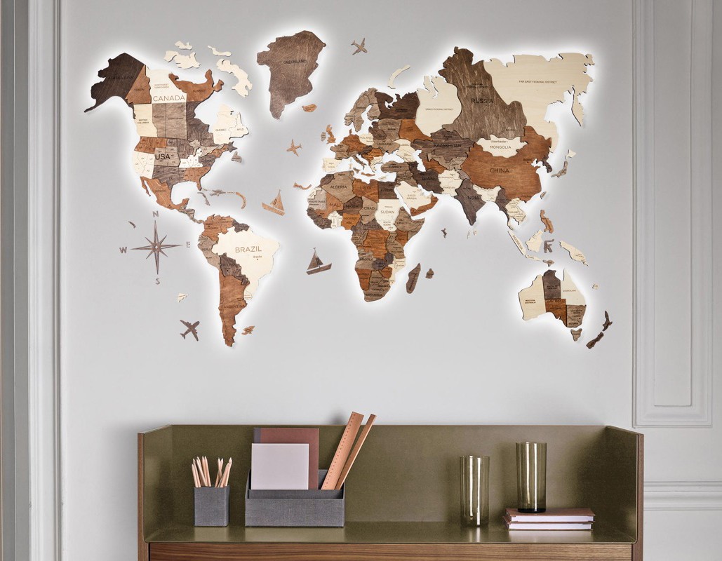 handfärgad 3D-världskarta på väggen