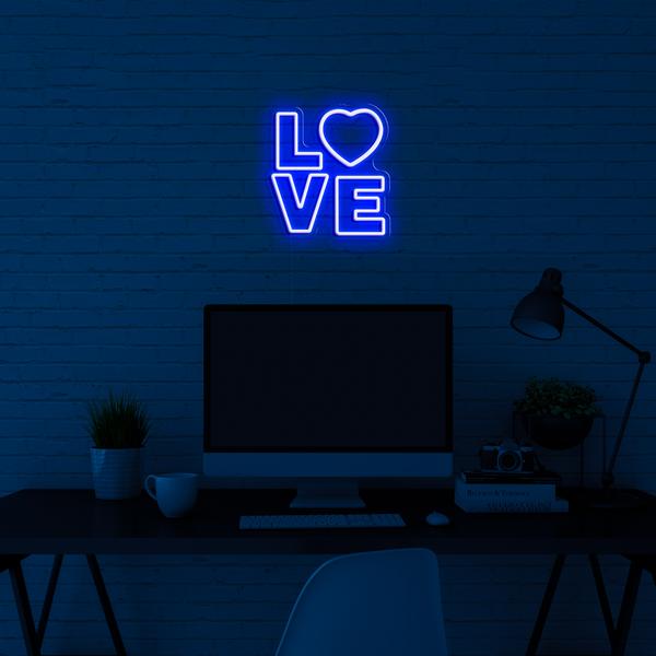 Neon LED-skylt på väggen - 3D logotyp LOVE - med mått 50 cm