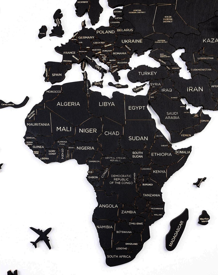 Väggkarta träkontinenter svart färg