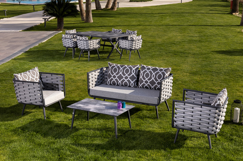 Lyxig sittplats för trädgården eller terrassen med högkvalitativ aluminiumkonstruktion i en elegant grå färg